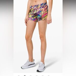 Lululemon Hotty Hot Short II Catalyst Multi Size 2